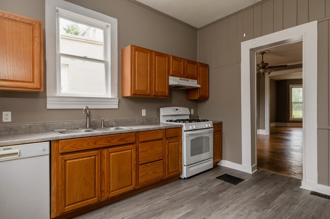 Building Photo - 355 W Clinton St