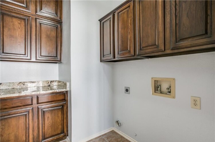 Building Photo - 2138 Sword Dr