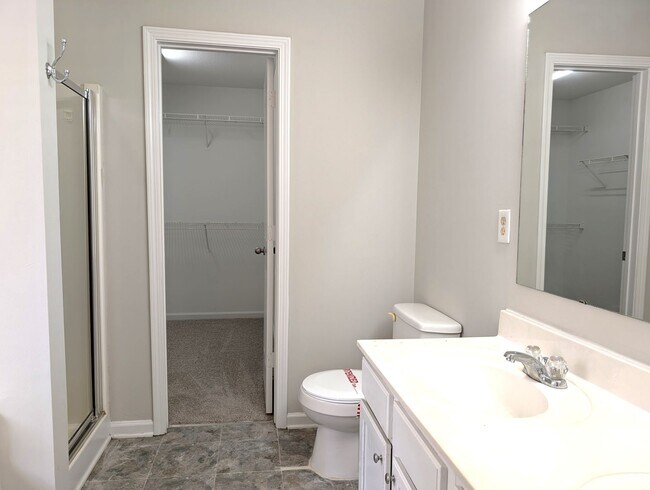 Building Photo - Pristine home located in the Pinebrook Com...