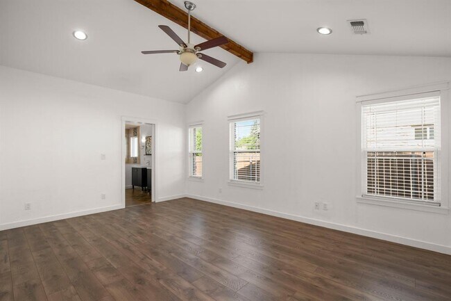 Building Photo - 2401 Stone River Dr