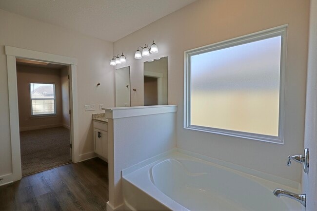 Building Photo - 6248 Jenks Dr