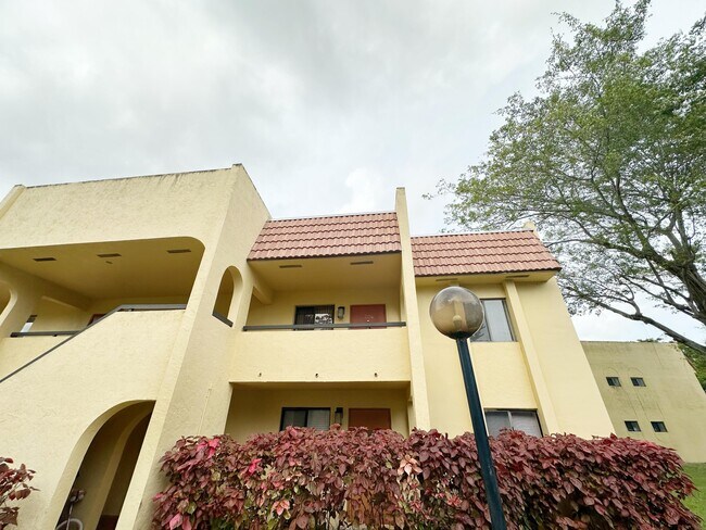 Building Photo - 924 SW 9th St Cir