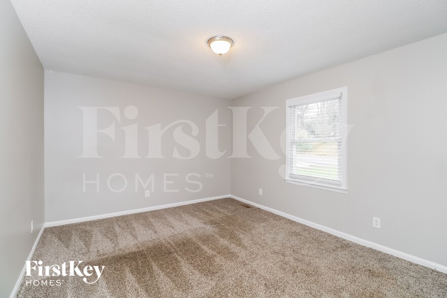 Building Photo - 4809 Maplecrest Dr