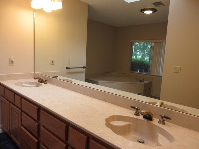 Building Photo - 631 Nelson Point Rd