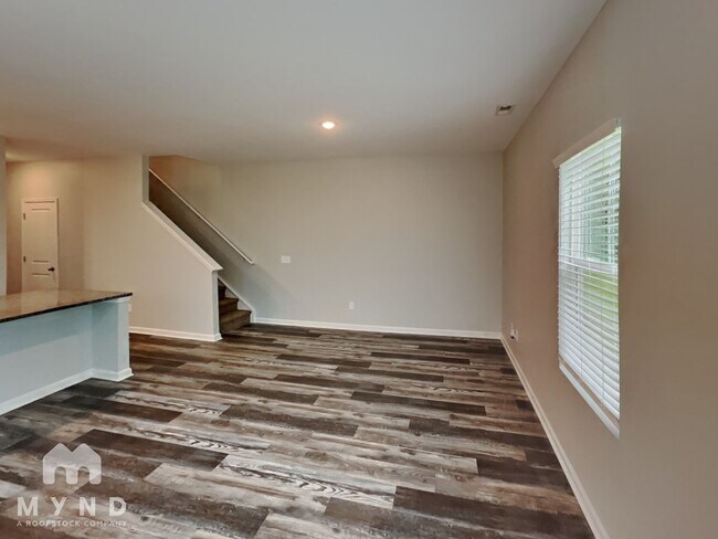 Building Photo - 482 Gray St