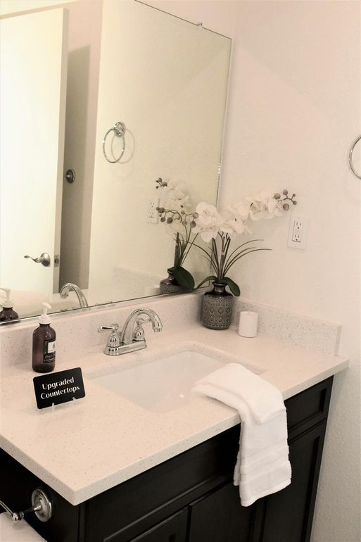 Building Photo - 2580 N McArthur Ave