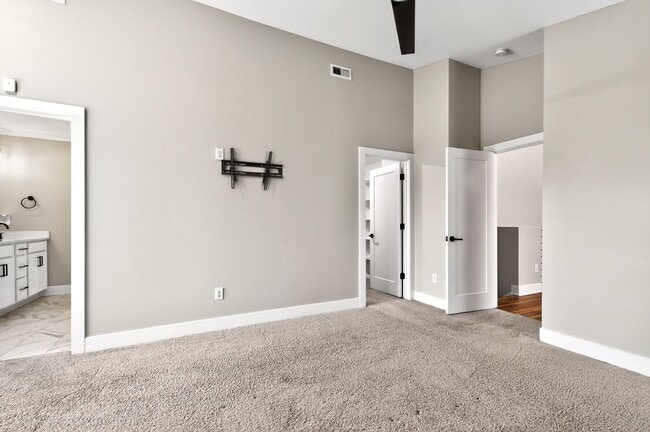 Building Photo - Modern 3BR Townhome in Millbank Village!