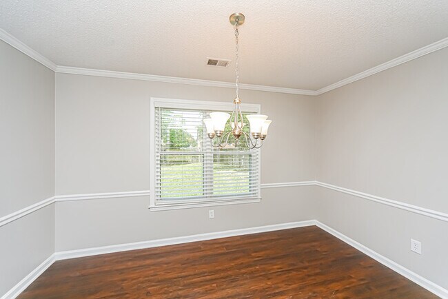 Building Photo - Spacious 4 Bedroom Memphis Home