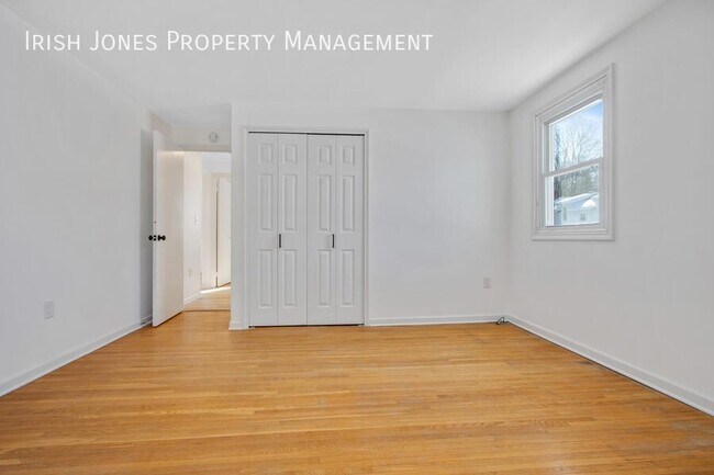 Building Photo - 208 Main St