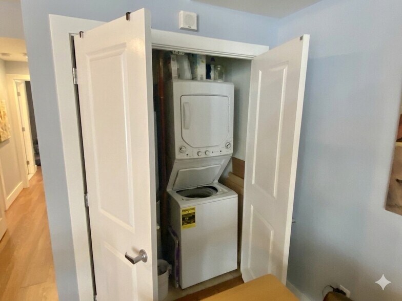 Building Photo - 2301 Champlain St NW