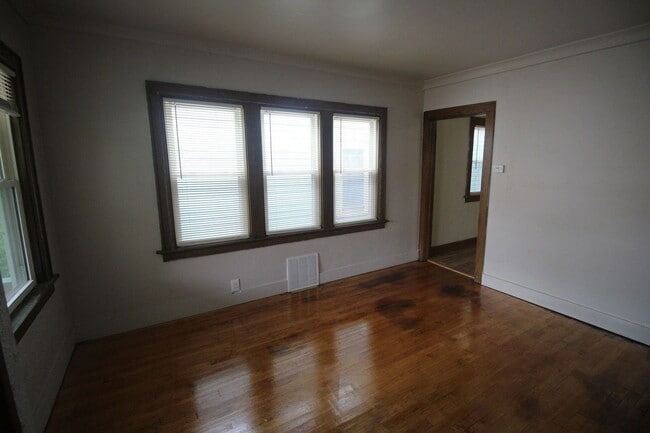 Building Photo - 3215 W Auer Ave