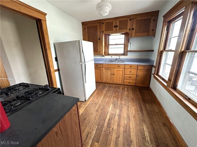 Building Photo - 4270 Valley Rd