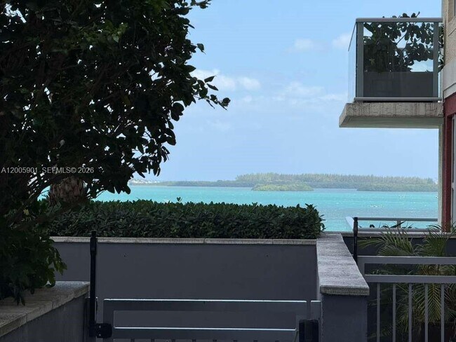 Building Photo - 1155 Brickell Bay Dr