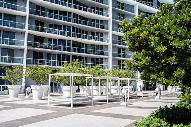 Building Photo - 465 Brickell Ave