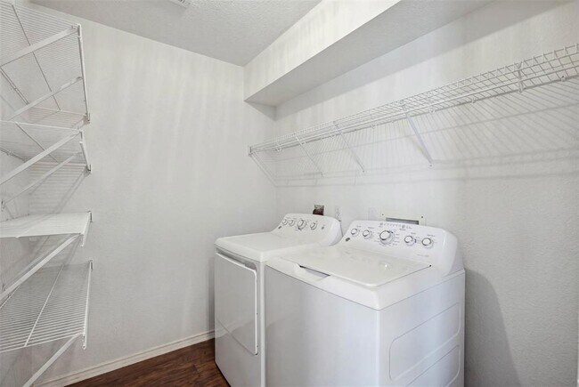 Building Photo - 912 Sweet Leaf Ln