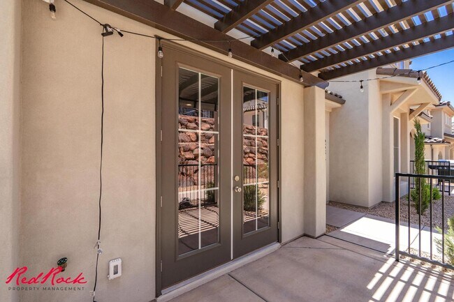 Building Photo - 2277 Mirador Aly