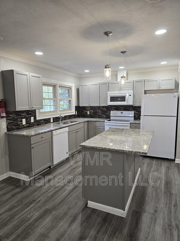 Building Photo - 420 Downey Pl
