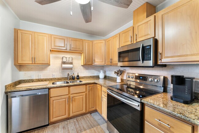 Building Photo - 225 S Beach Rd