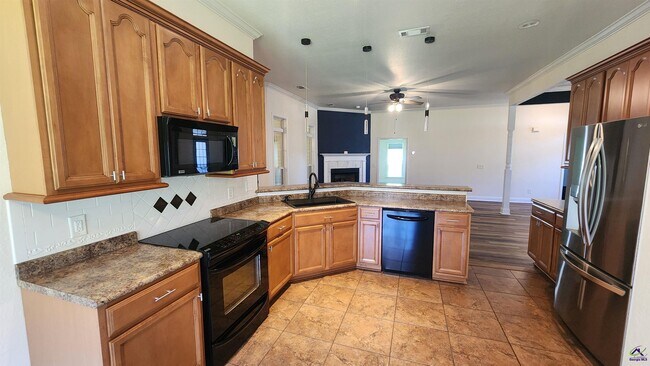 Building Photo - 502 Woods Edge Way