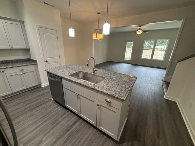 Building Photo - 608 S Blackmon St