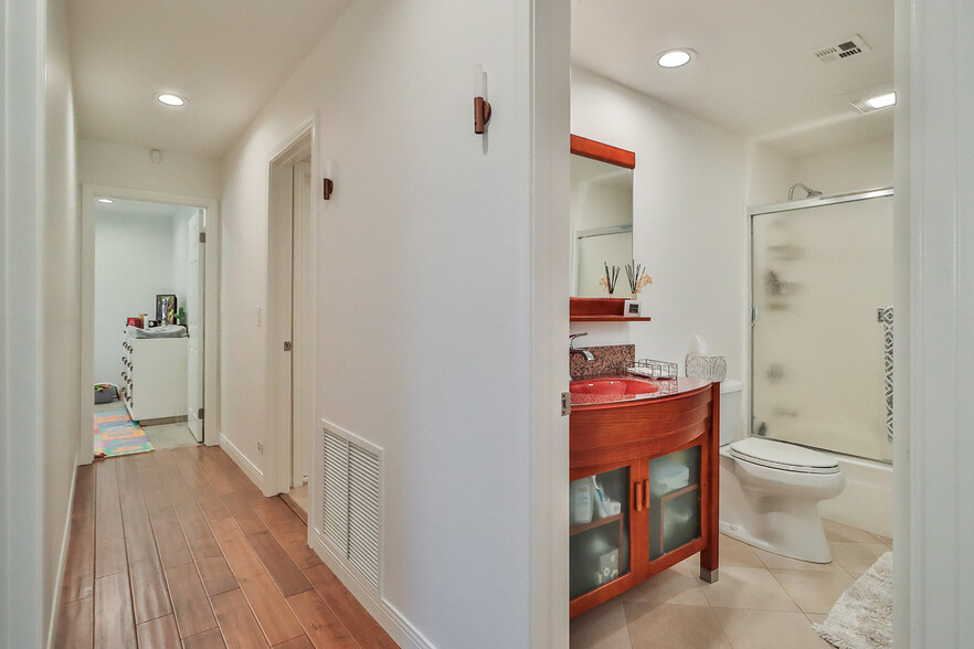 Building Photo - 1243 Clippers Cir