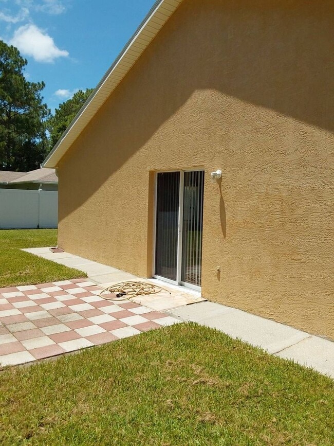 Building Photo - Beautiful 4-Bedroom, 2-Bath Home with 2-Ca...