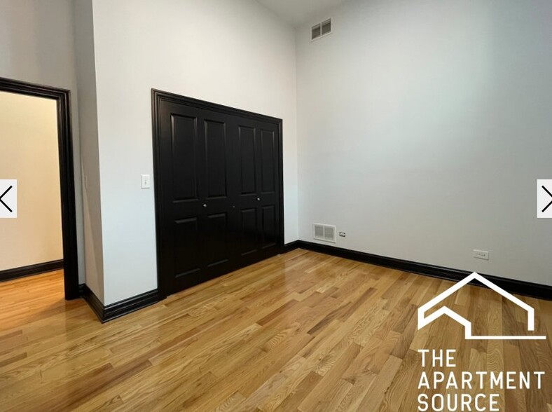 Building Photo - 2842 W Augusta Blvd