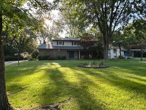 Building Photo - Stunning Single Family Home in “The Knolls”