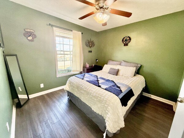 Building Photo - Spacious 3 bedroom 2 bathroom home