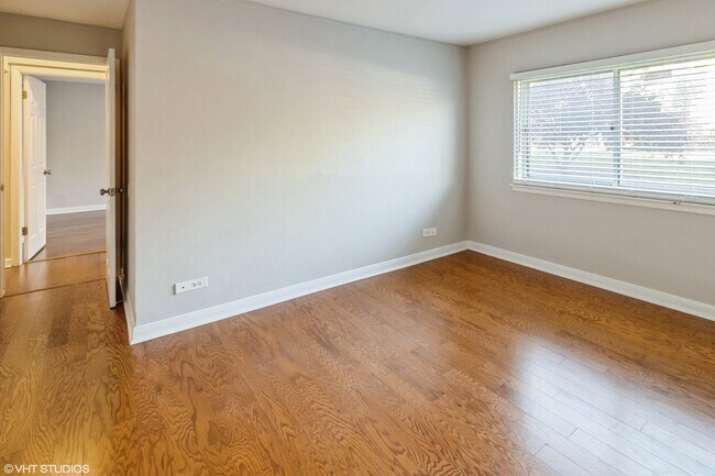 Building Photo - 700 Perrie Dr