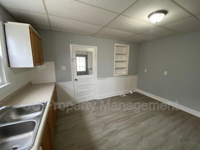 Building Photo - 1601 N Mckinley Ave