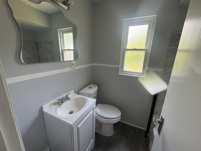 Building Photo - Single Family Home 3 beds 1 bath Available...