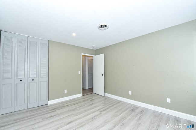 Building Photo - 28 Mill Hill Rd