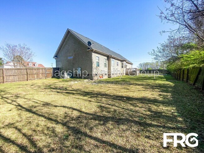 Building Photo - 101 Autumn Ridge Dr