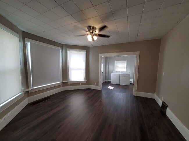 Building Photo - Remodeled 2 Bd with huge kitchen, dining room and living room