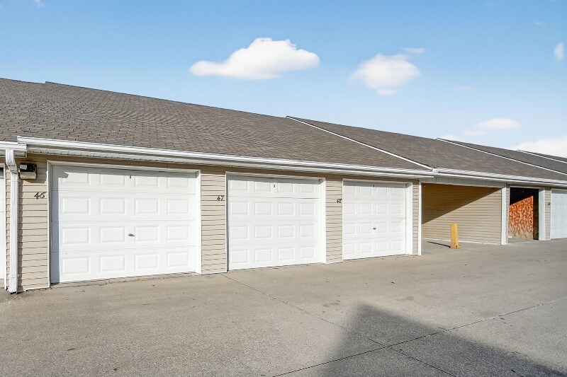 Building Photo - 1380 SE Florence Dr