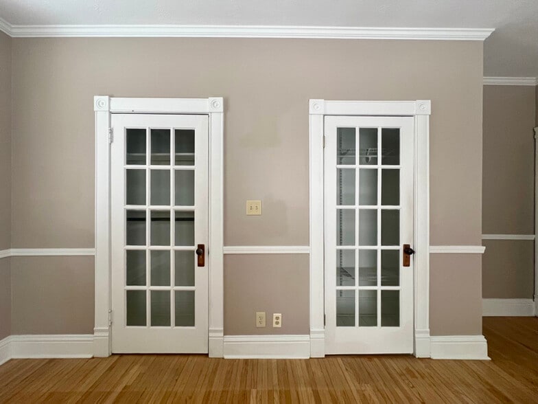 Building Photo - 1112 E Walnut St