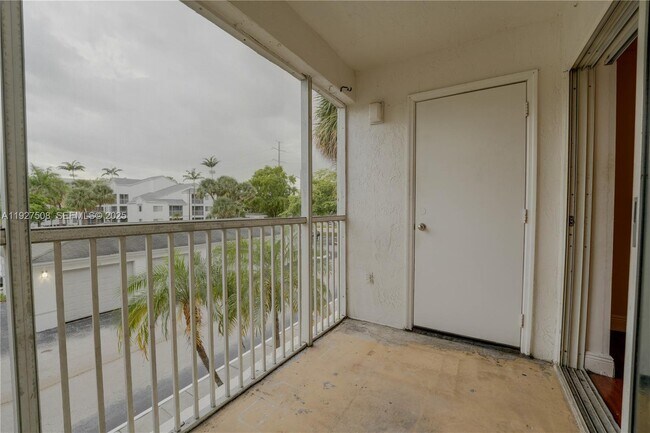 Building Photo - 5686 Rock Island Rd