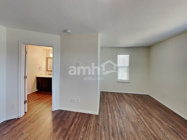 Building Photo - 3942 Legend Pond