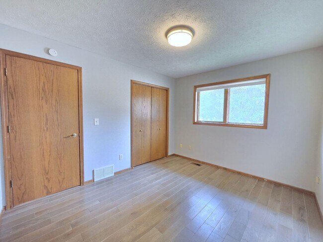 Building Photo - $3,250- 5 Bed / 3 Bath Beautiful Home in Upper South Hill