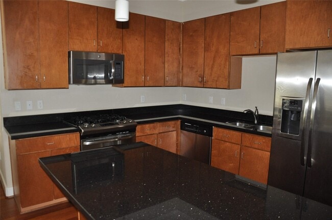 Building Photo - 510 Lovett Blvd