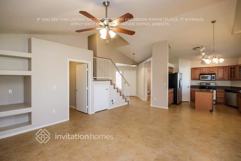 Building Photo - 2638 S Raven