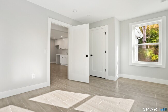 Building Photo - 173 Wellsville Ave