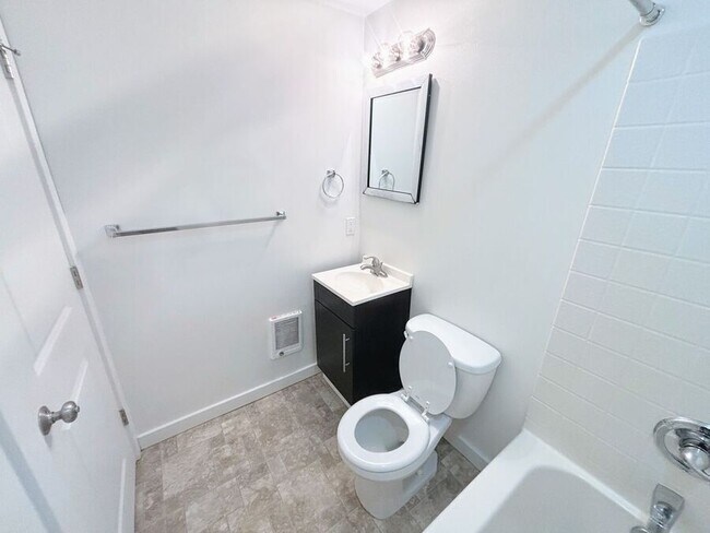 Building Photo - 2109 N 63rd St