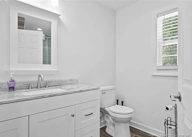 Building Photo - 150 Della Dr