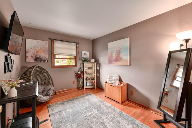 Building Photo - 15470 W Mayflower Dr