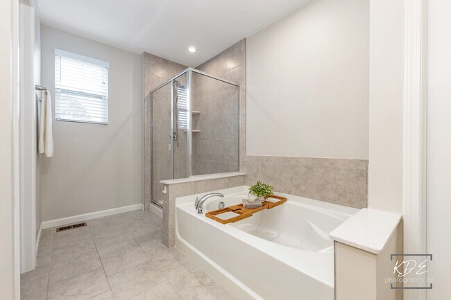 Building Photo - 2110 Weatherbee Ln