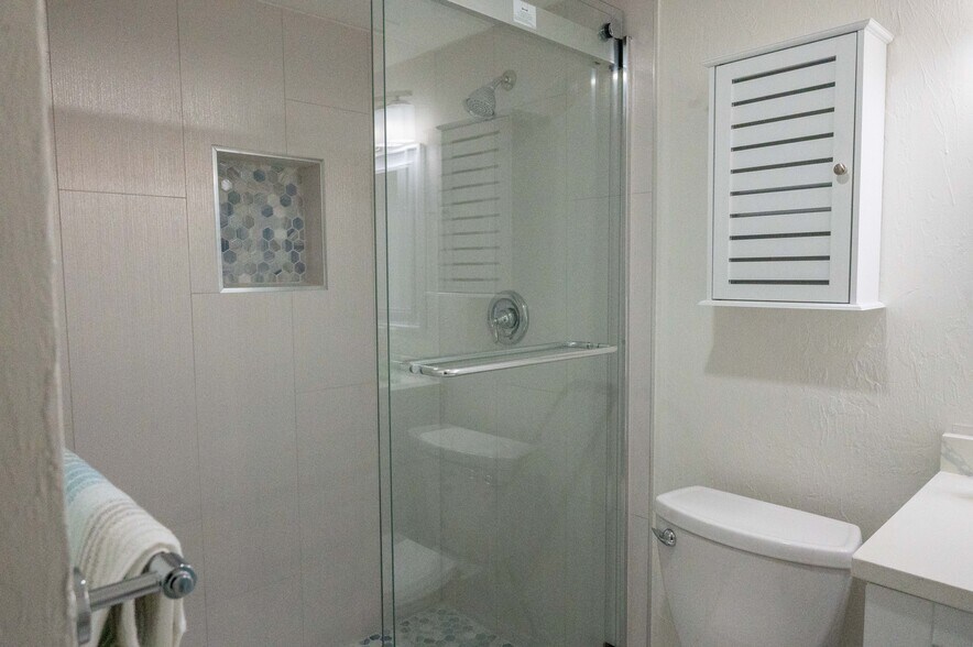 Building Photo - 5 High Point Cir W