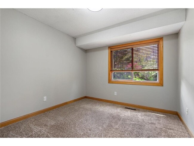 Building Photo - 1735 Walnut Ln