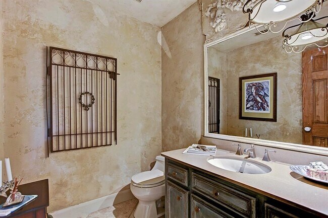 Building Photo - 2607 Crossvine Cir